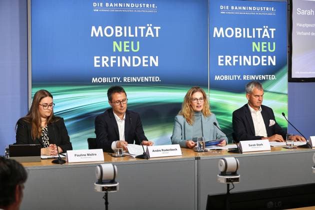 Berlin, Deutschland, 02.06.2026: Haus der Bundespressekonferenz: Jahrespressekonferenz: Verband der Bahnindustrie Bilanz Geschäftsjahr 2025: Pauline Maitre, VDB-Verbandssprächerin, Andre Rodenbeck, VDB-Präsident, Sarah Stark, VDB-Hauptgeschäftsführerin und Axel Schuppe, VDB-Geschäftsführer *** Berlin, Germany, 02 06 2026 House of the Federal Press Conference Annual Press Conference Association of the German Railway Industry Balance Sheet Financial Year 2025 Pauline Maitre, VDB Association Spokesperson, Andre Rodenbeck, VDB President, Sarah Stark, VDB Managing Director and Axel Schuppe, VDB Managing Director Copyright: xdtsxNachrichtenagenturx dts_121643