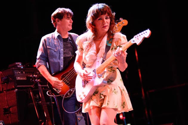 Rilo Kiley Perform at The Roundhouse, London Bassist Pierre de Reeder and lead singer Jenny Lewis of American indie rock band Rilo Kiley performs at The Roundhouse, London, England, UK on Tuesday 2 June 2026 as part of their Sometimes When You re On You re Really Fking On Tour., Credit:Justin Ng Avalon UK, England, London, The Roundhouse  Copyright: xJustinxNgx xAvalonx 1107385642