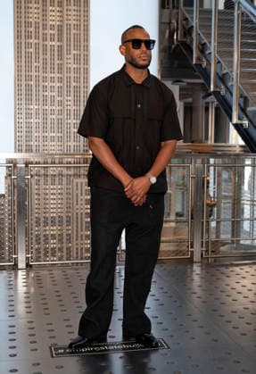 June 2, 2026, New York, Ny, United States: Marlon Wayans visits the Empire State Building to Celebrate the Release of Scary Movie Held at Empires State Building in New York. Zuma Press June 2, 2026. New York United States  - ZUMAp281 20260602_zea_p281_031 Copyright: xPhotoxImagexPressx