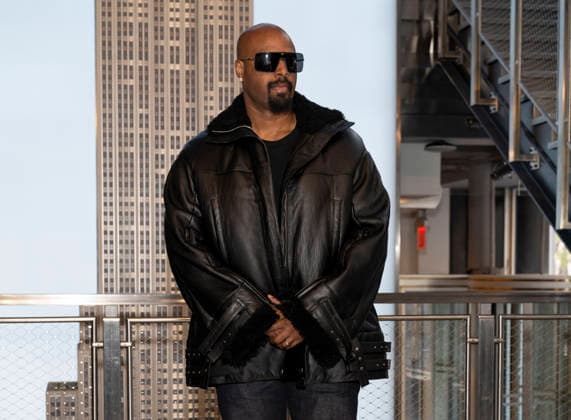 June 2, 2026, New York, Ny, United States: Shawn Wayans visits the Empire State Building to Celebrate the Release of Scary Movie Held at Empires State Building in New York. Zuma Press June 2, 2026. New York United States  - ZUMAp281 20260602_zea_p281_041 Copyright: xPhotoxImagexPressx