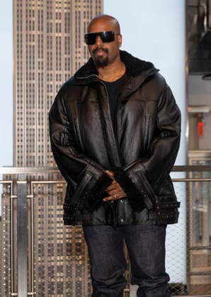 June 2, 2026, New York, Ny, United States: Shawn Wayans visits the Empire State Building to Celebrate the Release of Scary Movie Held at Empires State Building in New York. Zuma Press June 2, 2026. New York United States  - ZUMAp281 20260602_zea_p281_039 Copyright: xPhotoxImagexPressx