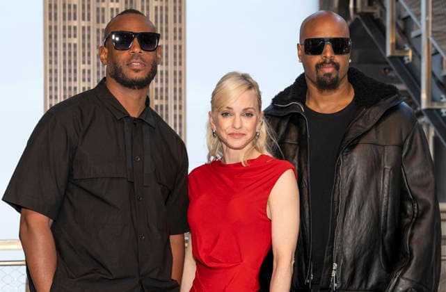 June 2, 2026, New York, Ny, United States: Marlon Wayans, Anna Faris and Shawn Wayans visit the Empire State Building to Celebrate the Release of Scary Movie Held at Empires State Building in New York. Zuma Press June 2, 2026. New York United States  - ZUMAp281 20260602_zea_p281_051 Copyright: xPhotoxImagexPressx