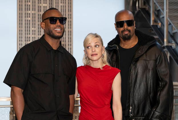 June 2, 2026, New York, Ny, United States: Marlon Wayans, Anna Faris and Shawn Wayans visit the Empire State Building to Celebrate the Release of Scary Movie Held at Empires State Building in New York. Zuma Press June 2, 2026. New York United States - ZUMAp281 20260602_zea_p281_058 Copyright: xPhotoxImagexPressx