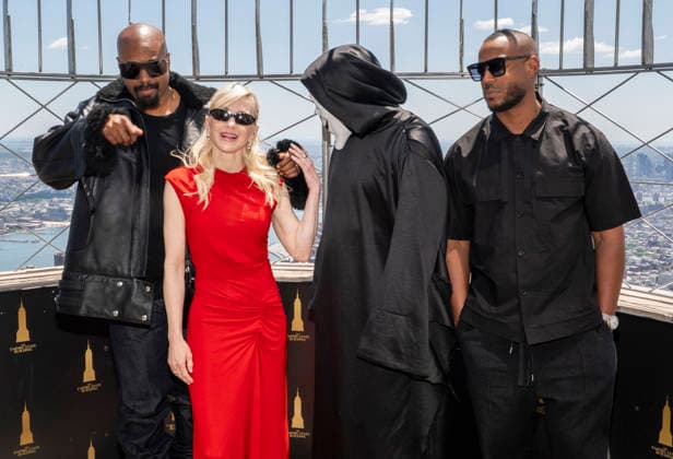 June 2, 2026, New York, Ny, United States: Shawn Wayans, Anna Faris, Ghostface and Marlon Wayans visit the Empire State Building to Celebrate the Release of Scary Movie Held at Empires State Building in New York. Zuma Press June 2, 2026. New York United States - ZUMAp281 20260602_zea_p281_047 Copyright: xPhotoxImagexPressx