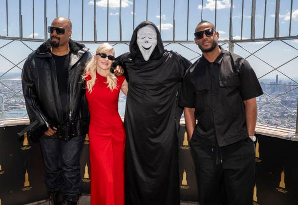 June 2, 2026, New York, Ny, United States: Shawn Wayans, Anna Faris, Ghostface and Marlon Wayans visit the Empire State Building to Celebrate the Release of Scary Movie Held at Empires State Building in New York. Zuma Press June 2, 2026. New York United States - ZUMAp281 20260602_zea_p281_050 Copyright: xPhotoxImagexPressx