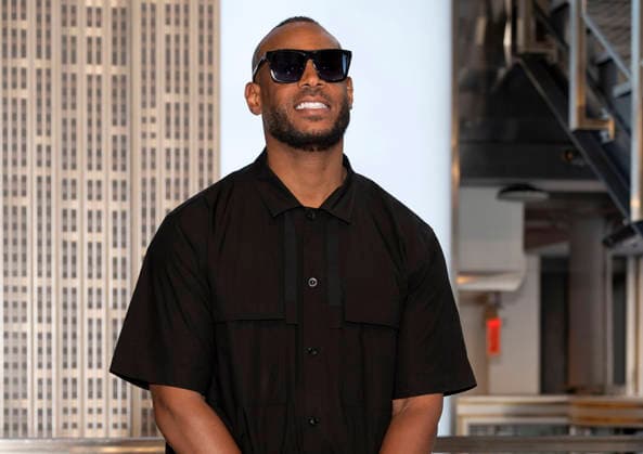 June 2, 2026, New York, Ny, United States: Marlon Wayans visits the Empire State Building to Celebrate the Release of Scary Movie Held at Empires State Building in New York. Zuma Press June 2, 2026. New York United States - ZUMAp281 20260602_zea_p281_044 Copyright: xPhotoxImagexPressx