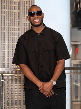 June 2, 2026, New York, Ny, United States: Marlon Wayans visits the Empire State Building to Celebrate the Release of Scary Movie Held at Empires State Building in New York. Zuma Press June 2, 2026. New York United States - ZUMAp281 20260602_zea_p281_033 Copyright: xPhotoxImagexPressx