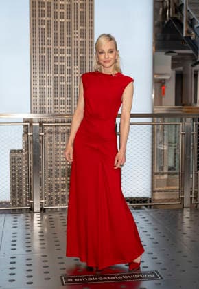 June 2, 2026, New York, Ny, United States: Anna Faris visits the Empire State Building to Celebrate the Release of Scary Movie Held at Empires State Building in New York. Zuma Press June 2, 2026. New York United States - ZUMAp281 20260602_zea_p281_018 Copyright: xPhotoxImagexPressx