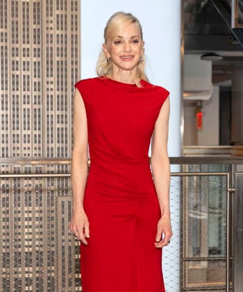 June 2, 2026, New York, Ny, United States: Anna Faris visits the Empire State Building to Celebrate the Release of Scary Movie Held at Empires State Building in New York. Zuma Press June 2, 2026. New York United States - ZUMAp281 20260602_zea_p281_006 Copyright: xPhotoxImagexPressx