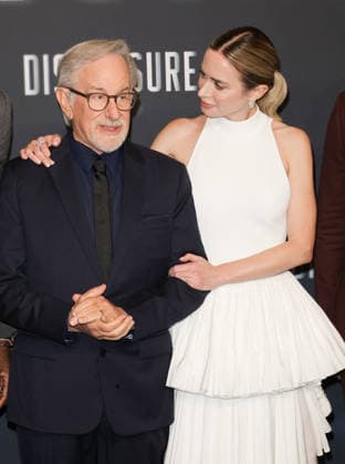 Steven Spielberg et Emily Blunt Première du film Disclosure Day au Grand Rex à Paris le 2 juin 2026 Coadic Guirec Bestimage Premiere of the film Disclosure Day at the Grand Rex in Paris on June 2, 2026 Paris France  Copyright: xCOADICxGUIRECx xBESTIMAGExCOADICxGUIRECx xBESTIMAGEx