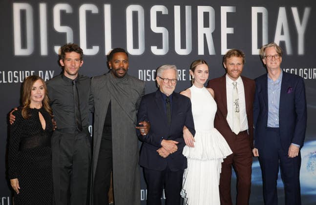 Kristie Macosko Krieger, Josh O Connor, Colman Domingo, Steven Spielberg, Emily Blunt, Wyatt Russell and David Koepp Premiere of the film Disclosure Day at the Grand Rex in Paris on June 2, 2026 Coadic Guirec Bestimage Premiere of the film Disclosure Day at the Grand Rex in Paris on June 2, 2026 Paris France  Copyright: xCOADICxGUIRECx xBESTIMAGExCOADICxGUIRECx xBESTIMAGEx