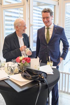 Joachim H. Luger und Hendrik Wüst bei der Verleihung des Staatspreises des Landes Nordrhein-Westfalen in der Staatskanzlei. Düsseldorf, 02.06.2026 *** Joachim H Luger and Hendrik Wüst at the award ceremony for the State Prize of North Rhine-Westphalia at the State Chancellery in Düsseldorf, 02 06 2026 Foto:xW.xRanderathx xFuturexImagex verdienstorden_6654