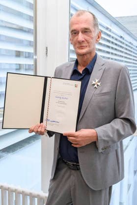Georg Uecker bei der Verleihung des Staatspreises des Landes Nordrhein-Westfalen in der Staatskanzlei. Düsseldorf, 02.06.2026 *** Georg Uecker at the award ceremony for the State Prize of North Rhine-Westphalia at the State Chancellery in Düsseldorf, 02 06 2026 Foto:xW.xRanderathx xFuturexImagex verdienstorden_6646