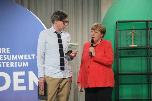 Angela Merkel (CDU), Bundeskanzlerin a. D., während des Festaktes Seit 40 Jahren NaturVerbunden zum 40. Jubiläum des Bundesumweltministeriums im CafÃ Moskau. Berlin, 02.06.2026 *** Angela Merkel CDU , Federal Chancellor a D , during the ceremony Seit 40 Jahren NaturVerbunden on the occasion of the 40th anniversary of the Federal Environment Ministry at CafÃ Moskau Berlin, 02 06 2026 Copyright: xAgenturxMatthiasxWehnertx xM.xGränzdörferx