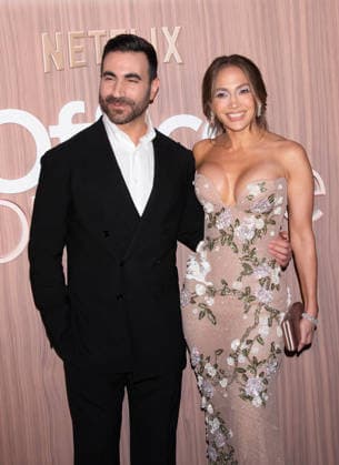 Red carpet arrivals for the New York premiere of Office Romance Featuring: Brett Goldstein, Jennifer Lopez Where: New York, New York, United States When: 02 Jun 2026 Credit: Janet Mayer INSTARimages.com EDITORIAL USE ONLY. NOT FOR USE BY NEWSPAPERS BASED IN THE UK. Copyright: xx instar55744159