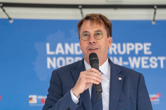 Ulrich von Zons, Bundestagsabgeordneter, AfD-Bundestagsfraktion beim Bürgerdialog der AfD in Olpe - 02.06.2026, Olpe, AfD Kreis Olpe *** Ulrich von Zons, Member of the Bundestag, AfD parliamentary group at the AfD Citizens Dialogue in Olpe 02 06 2026, Olpe, AfD district of Olpe Copyright: HMBxMedia xMarcoxBader