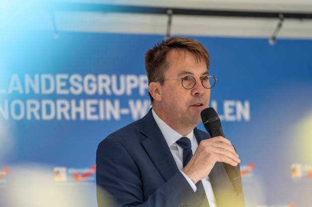 Ulrich von Zons, Bundestagsabgeordneter, AfD-Bundestagsfraktion beim Bürgerdialog der AfD in Olpe - 02.06.2026, Olpe, AfD Kreis Olpe *** Ulrich von Zons, Member of the Bundestag, AfD parliamentary group at the AfD Citizens Dialogue in Olpe 02 06 2026, Olpe, AfD district of Olpe Copyright: HMBxMedia xMarcoxBader