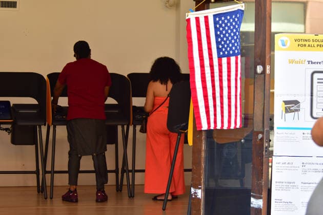 US: Voters decide California s future in key primary elections The ballot for these primary elections includes key races such as the California governorship and the mayoralty of Los Angeles. California voters head to the polls this Tuesday to participate in key races that will determine which candidates advance to the general election in November. Polling centers across the state opened at 7 a.m. and will close at 8 p.m. Voters who are in line at 8 p.m. will still be able to cast their ballots. Among the top races, the election to succeed California Governor Gavin Newsom stands out. Polls have placed Democrats Xavier Becerra and Tom Steyer—along with Republican Steve Hilton—among the frontrunners in a crowded field of contenders. The race f Copyright: AlbertoxSibaja