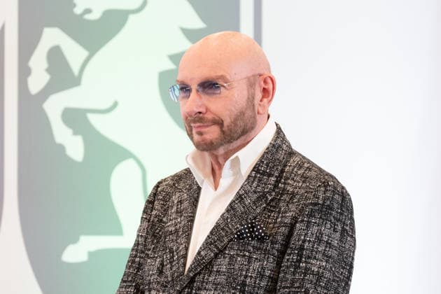Ralph MORGENSTERN, Moderator, Ministerpraesident Hendrik WUEST zeichnet Buergerinnen und Buerger aus Nordrhein-Westfalen fuer ihr aussergewoehnliches Engagement fuer die Gesellschaft mit dem Verdienstorden des Landes aus, Verleihung des Verdienstordens des Landes Nordrhein-Westfalen in Duesseldorf am 02.06.2026 *** Ralph MORGENSTERN, Moderator, State Premier Hendrik WUEST honors citizens of North Rhine-Westphalia for their extraordinary commitment to society with the Order of Merit of the State of North Rhine-Westphalia, Award of the Order of Merit of the State of North Rhine-Westphalia in Duesseldorf on 02 06 2026