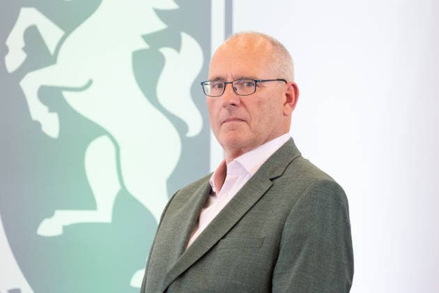 Steffen SCHWAB, Portraet, Portrait, Porträt, Einzelbild, angeschnittenes Einzelmotiv, Ministerpraesident Hendrik WUEST zeichnet Buergerinnen und Buerger aus Nordrhein-Westfalen fuer ihr aussergewoehnliches Engagement fuer die Gesellschaft mit dem Verdienstorden des Landes aus, Verleihung des Verdienstordens des Landes Nordrhein-Westfalen in Duesseldorf am 02.06.2026 *** Steffen SCHWAB, portrait, portrait, single picture, cropped single motif, State Premier Hendrik WUEST honors citizens of North Rhine-Westphalia for their extraordinary commitment to society with the Order of Merit of the State of North Rhine-Westphalia, Award of the Order of Merit of the State of North Rhine-Westphalia in Duesseldorf on 02 06 2026