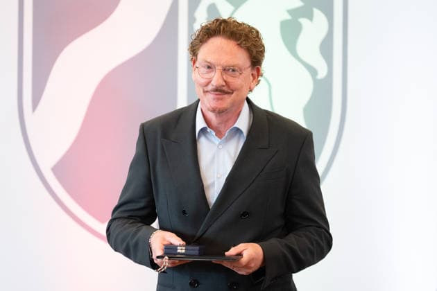 Erik TENBERKEN, Apotheker, Portraet, Portrait, Porträt, Einzelbild, angeschnittenes Einzelmotiv, Ministerpraesident Hendrik WUEST zeichnet Buergerinnen und Buerger aus Nordrhein-Westfalen fuer ihr aussergewoehnliches Engagement fuer die Gesellschaft mit dem Verdienstorden des Landes aus, Verleihung des Verdienstordens des Landes Nordrhein-Westfalen in Duesseldorf am 02.06.2026 *** Erik TENBERKEN, pharmacist, portrait, portrait, single picture, cropped single motif, Ministerpraesident Hendrik WUEST honors citizens of North Rhine-Westphalia for their extraordinary commitment to society with the Order of Merit of the State of North Rhine-Westphalia, Award of the Order of Merit of the State of North Rhine-Westphalia in Duesseldorf on 02 06 2