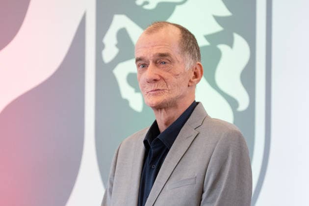 Georg UECKER, Schauspieler, Portraet, Portrait, Porträt, Einzelbild, angeschnittenes Einzelmotiv, Ministerpraesident Hendrik WUEST zeichnet Buergerinnen und Buerger aus Nordrhein-Westfalen fuer ihr aussergewoehnliches Engagement fuer die Gesellschaft mit dem Verdienstorden des Landes aus, Verleihung des Verdienstordens des Landes Nordrhein-Westfalen in Duesseldorf am 02.06.2026 *** Georg UECKER, actor, portrait, portrait, single picture, cropped single motif, State Premier Hendrik WUEST honors citizens of North Rhine-Westphalia for their extraordinary commitment to society with the Order of Merit of the State of North Rhine-Westphalia, Award of the Order of Merit of the State of North Rhine-Westphalia in Duesseldorf on 02 06 2026