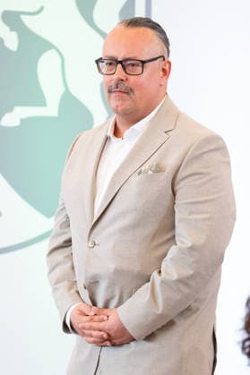 Marcus VELKE-SCHMIDT , halbe Figur, Halbfigur, halber Koerper, Ministerpraesident Hendrik WUEST zeichnet Buergerinnen und Buerger aus Nordrhein-Westfalen fuer ihr aussergewoehnliches Engagement fuer die Gesellschaft mit dem Verdienstorden des Landes aus, Verleihung des Verdienstordens des Landes Nordrhein-Westfalen in Duesseldorf am 02.06.2026 *** Marcus VELKE SCHMIDT , half figure, half body, State Premier Hendrik WUEST honors citizens of North Rhine-Westphalia for their extraordinary commitment to society with the Order of Merit of the State of North Rhine-Westphalia, Award of the Order of Merit of the State of North Rhine-Westphalia in Duesseldorf on 02 06 2026