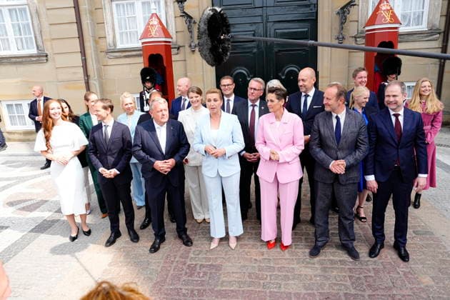 Denmark Government Mette Frederiksen, in center, after presenting a new government til the king at Amalienborg Castle in Copenhagen, Wednesday, June 3, 2026. Denmark s new four-leaf clover government consisting of the Social Democrats, The Socialist People s Party, The Social Liberal Party and the Moderates will be introduced to the king Wednesday. (Photo: Ida Marie Odgaard Scanpix 2026) , Copenhagen Denmark *** Denmark Government Mette Frederiksen, in center, after presenting a new government til the king at Amalienborg Castle in Copenhagen, Wednesday, June 3, 2026 Denmark s new four leaf clover government consisting of the Social Democrats, The Socialist People s Party, The Social Liberal Party and the Moderates will be introduced to th  Copyright: SebastianxEliasxUthx spdk20260603-104938-L