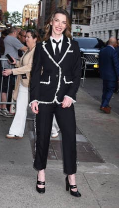 Arrivals for Netflix s Office Romance premiere at Regal Union Square Featuring: Betty Gilpin Where: New York, United States When: 02 Jun 2026 Credit: Darla Khazei INSTARimages EDITORIAL USE ONLY. NOT FOR USE BY NEWSPAPERS BASED IN THE UK. Copyright: xx instar55744752