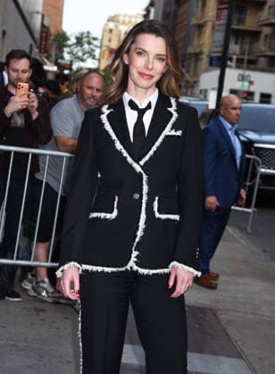 Arrivals for Netflix s Office Romance premiere at Regal Union Square Featuring: Betty Gilpin Where: New York, United States When: 02 Jun 2026 Credit: Darla Khazei INSTARimages EDITORIAL USE ONLY. NOT FOR USE BY NEWSPAPERS BASED IN THE UK. Copyright: xx instar55744754