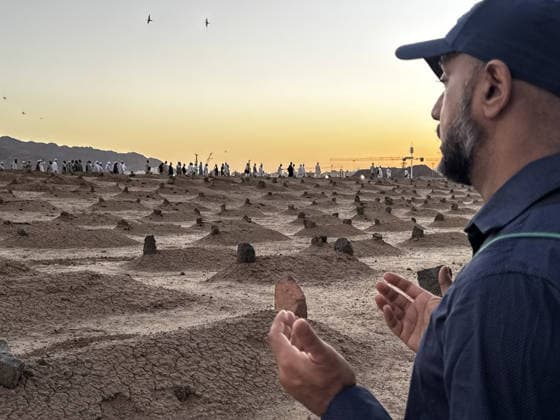 Muslim pilgrims continue to visit the holy sites in Medina MEDINA, SAUDI ARABIA - JUNE 2: A view of the historic Jannat al-Baqi (Al-Baqi Cemetery), located adjacent to the eastern wall of Al-Masjid an-Nabawi, during Hajj season visit in Medina, Saudi Arabia on June 2, 2026. Following their arrival in Medina, the second major destination of the sacred pilgrimage, millions of international Hajj worshipers strictly utilize the designated hours immediately following the morning (Fajr) and late afternoon (Asr) prayers to access the highly revered burial grounds. Ali Atmaca Anadolu Medina Saudi Arabia. Editorial use only. Please get in touch for any other usage.  Copyright: x2026xAnadoluxAlixAtmacax