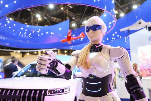 RUSSIA, ST PETERSBURG - JUNE 3, 2026: A humanoid robot at the 2026 St Petersburg International Economic Forum at the ExpoForum Convention and Exhibition Centre St Petersburg Russia  - ZUMAt113 20260603_zaa_t113_177 Copyright: xValeryxSharifulinx