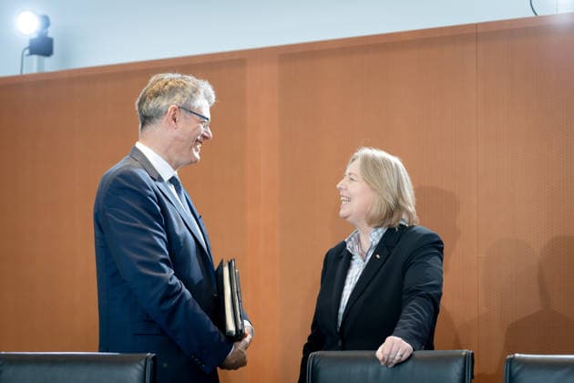 Kabinettsitzung, Bundesregierung, Auftakt Auftakt, Kabinettsitzung, Bundesregierung, Bärbel Bas, Bundesministerin, Arbeit, Soziales, Patrick Schnieder, Bundesverkehrsminister Berlin Berlin GER *** Cabinet meeting, Federal Government, Kick-off Kick-off, Cabinet meeting, Federal Government, Bärbel Bas, Federal Minister, Labor, Social Affairs, Patrick Schnieder, Federal Minister of Transport Berlin Berlin GER