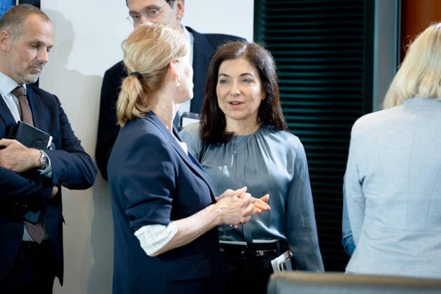 Kabinettsitzung, Bundesregierung, Auftakt Auftakt, Kabinettsitzung, Bundesregierung, Katherina Reiche, Bundeswirtschaftsministerin, Karin Prien, Bundesministerin, Bildung, Familie Berlin Berlin GER *** Cabinet meeting, federal government, kick-off, cabinet meeting, federal government, Katherina Reiche, Federal Minister of Economics, Karin Prien, Federal Minister, Education, Family Berlin Berlin GER
