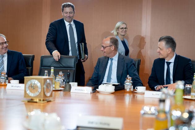 Kabinettsitzung, Bundesregierung, Auftakt Auftakt, Kabinettsitzung, Bundesregierung, Bundeskanzler, Friedrich Merz, Kanzleramtsminister, Thorsten Frei, Lars Klingbeil, Bundesfinanzminister, Vizekanzler, Alexander Dobrindt, Bundesinnenminister Berlin Berlin GER *** Cabinet meeting, Federal Government, Kick-off Kick-off, Cabinet meeting, Federal Government, Federal Chancellor, Friedrich Merz, Minister of the Chancellery, Thorsten Frei, Lars Klingbeil, Federal Minister of Finance, Vice-Chancellor, Alexander Dobrindt, Federal Minister of the Interior Berlin Berlin GER