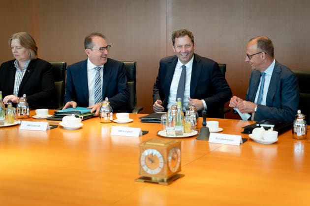 Kabinettsitzung, Bundesregierung, Auftakt Auftakt, Kabinettsitzung, Bundesregierung, Bundeskanzler, Friedrich Merz, Lars Klingbeil, Bundesfinanzminister, Vizekanzler, Alexander Dobrindt, Bundesinnenminister; Bärbel Bas, Bundesministerin, Arbeit, Soziales Berlin Berlin GER *** Cabinet meeting, Federal Government, Kick-off Kick-off, Cabinet meeting, Federal Government, Federal Chancellor, Friedrich Merz, Lars Klingbeil, Federal Minister of Finance, Vice-Chancellor, Alexander Dobrindt, Federal Minister of the Interior Bärbel Bas, Federal Minister, Labor, Social Affairs Berlin Berlin GER