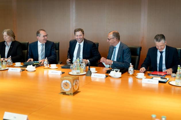 Kabinettsitzung, Bundesregierung, Auftakt Auftakt, Kabinettsitzung, Bundesregierung, Bundeskanzler, Friedrich Merz, Kanzleramtsminister, Thorsten Frei, Lars Klingbeil, Bundesfinanzminister, Vizekanzler, Alexander Dobrindt, Bundesinnenminister, Bärbel Bas, Bundesministerin, Arbeit, Soziales Berlin Berlin GER *** Cabinet meeting, Federal Government, Kick-off Kick-off, Cabinet meeting, Federal Government, Federal Chancellor, Friedrich Merz, Minister of the Chancellery, Thorsten Frei, Lars Klingbeil, Federal Minister of Finance, Vice-Chancellor, Alexander Dobrindt, Federal Minister of the Interior, Bärbel Bas, Federal Minister, Labor, Social Affairs Berlin Berlin GER