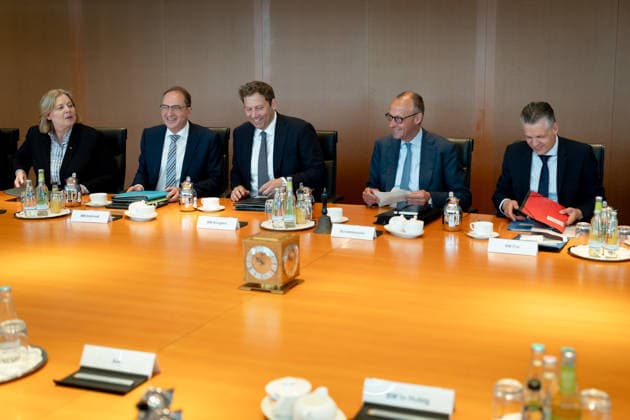 Kabinettsitzung, Bundesregierung, Auftakt Auftakt, Kabinettsitzung, Bundesregierung, Bundeskanzler, Friedrich Merz, Kanzleramtsminister, Thorsten Frei, Lars Klingbeil, Bundesfinanzminister, Vizekanzler, Alexander Dobrindt, Bundesinnenminister, Bärbel Bas, Bundesministerin, Arbeit, Soziales Berlin Berlin GER *** Cabinet meeting, Federal Government, Kick-off Kick-off, Cabinet meeting, Federal Government, Federal Chancellor, Friedrich Merz, Minister of the Chancellery, Thorsten Frei, Lars Klingbeil, Federal Minister of Finance, Vice-Chancellor, Alexander Dobrindt, Federal Minister of the Interior, Bärbel Bas, Federal Minister, Labor, Social Affairs Berlin Berlin GER