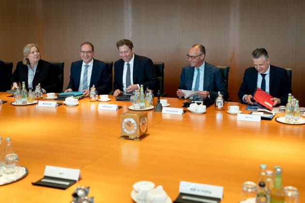 Kabinettsitzung, Bundesregierung, Auftakt Auftakt, Kabinettsitzung, Bundesregierung, Bundeskanzler, Friedrich Merz, Kanzleramtsminister, Thorsten Frei, Lars Klingbeil, Bundesfinanzminister, Vizekanzler, Alexander Dobrindt, Bundesinnenminister, Bärbel Bas, Bundesministerin, Arbeit, Soziales Berlin Berlin GER *** Cabinet meeting, Federal Government, Kick-off Kick-off, Cabinet meeting, Federal Government, Federal Chancellor, Friedrich Merz, Minister of the Chancellery, Thorsten Frei, Lars Klingbeil, Federal Minister of Finance, Vice-Chancellor, Alexander Dobrindt, Federal Minister of the Interior, Bärbel Bas, Federal Minister, Labor, Social Affairs Berlin Berlin GER