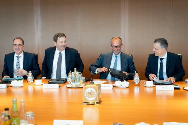 Kabinettsitzung, Bundesregierung, Auftakt Auftakt, Kabinettsitzung, Bundesregierung, Bundeskanzler, Friedrich Merz, Kanzleramtsminister, Thorsten Frei, Lars Klingbeil, Bundesfinanzminister, Vizekanzler, Alexander Dobrindt, Bundesinnenminister Berlin Berlin GER *** Cabinet meeting, Federal Government, Kick-off Kick-off, Cabinet meeting, Federal Government, Federal Chancellor, Friedrich Merz, Minister of the Chancellery, Thorsten Frei, Lars Klingbeil, Federal Minister of Finance, Vice-Chancellor, Alexander Dobrindt, Federal Minister of the Interior Berlin Berlin GER