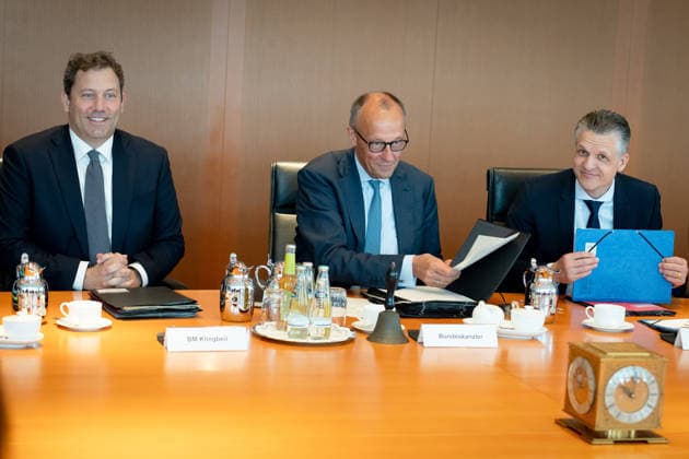 Kabinettsitzung, Bundesregierung, Auftakt Auftakt, Kabinettsitzung, Bundesregierung, Bundeskanzler, Friedrich Merz, Kanzleramtsminister, Thorsten Frei, Lars Klingbeil, Bundesfinanzminister, Vizekanzler Berlin Berlin GER *** Cabinet meeting, federal government, kick-off kick-off, cabinet meeting, federal government, Federal Chancellor, Friedrich Merz, Minister of the Chancellery, Thorsten Frei, Lars Klingbeil, Federal Minister of Finance, Vice-Chancellor Berlin Berlin GER