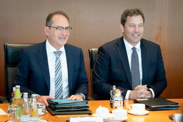 Kabinettsitzung, Bundesregierung, Auftakt Auftakt, Kabinettsitzung, Bundesregierung, Lars Klingbeil, Bundesfinanzminister, Vizekanzler, Alexander Dobrindt, Bundesinnenminister Berlin Berlin GER *** Cabinet meeting, Federal Government, Kick-off Kick-off, Cabinet meeting, Federal Government, Lars Klingbeil, Federal Minister of Finance, Vice Chancellor, Alexander Dobrindt, Federal Minister of the Interior Berlin Berlin GER
