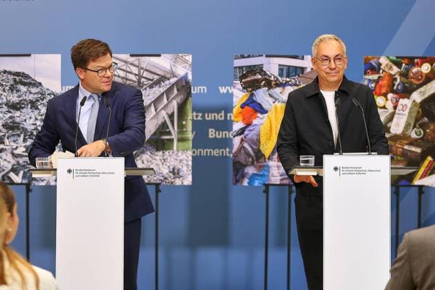 Berlin, Deutschland, 03.06.2026: Umweltministerium: Pressestatement: Aktionsprogramm Nationale Kreislaufwirtschaftsstrategie: Bundesminister für Umwelt, Klimaschutz, Naturschutz und nukleare Sicherheit Carsten Schneider (SPD) und Reiner Sojka, Gründer und Geschäftsführer, Accurec *** Berlin, Germany, 03 06 2026 Ministry of the Environment Press Statement Action Program National Circular Economy Strategy Federal Minister for the Environment, Climate Protection, Nature Conservation and Nuclear Safety Carsten Schneider SPD and Reiner Sojka, Founder and Managing Director, Accurec Copyright: xdtsxNachrichtenagenturx dts_121832