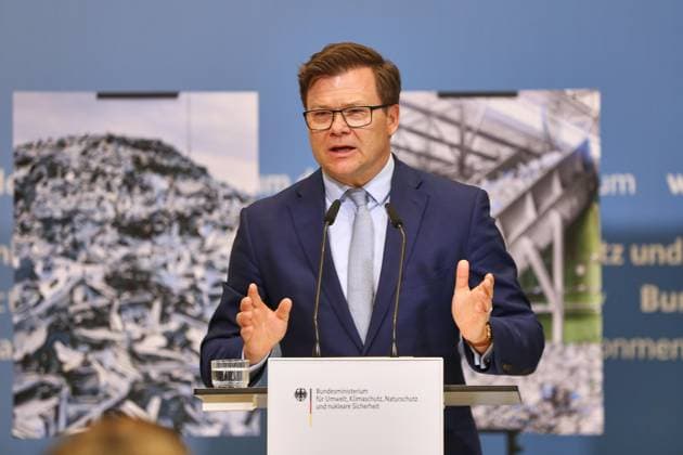 Berlin, Deutschland, 03.06.2026: Umweltministerium: Pressestatement: Aktionsprogramm Nationale Kreislaufwirtschaftsstrategie: Bundesminister für Umwelt, Klimaschutz, Naturschutz und nukleare Sicherheit Carsten Schneider (SPD) *** Berlin, Germany, 03 06 2026 Ministry of the Environment Press statement Action program National Circular Economy Strategy Federal Minister for the Environment, Climate Protection, Nature Conservation and Nuclear Safety Carsten Schneider SPD Copyright: xdtsxNachrichtenagenturx dts_121840