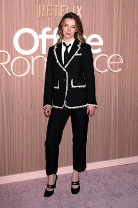 Betty Gilpin bei der Premiere des Netflix-Films Office Romance im Regal Union Square. New York, 02.06.2026 *** Betty Gilpin at the premiere of the Netflix movie Office Romance at Regal Union Square New York, 02 06 2026 Foto:xB.xHinex xFuturexImagex romance_6622