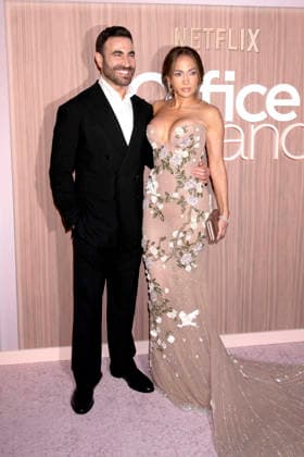 Brett Goldstein und Jennifer Lopez bei der Premiere des Netflix-Films Office Romance im Regal Union Square. New York, 02.06.2026 *** Brett Goldstein and Jennifer Lopez at the premiere of the Netflix movie Office Romance at Regal Union Square New York, 02 06 2026 Foto:xB.xHinex xFuturexImagex romance_6674