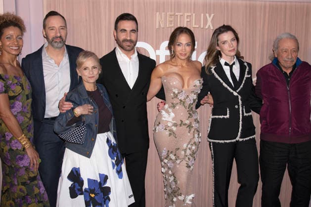 Michelle Hurd, Tony Hale, Amy Sedaris, Brett Goldstein, Jennifer Lopez, Betty Gilpin und Edward James Olmos bei der Premiere des Netflix-Films Office Romance im Regal Union Square. New York, 02.06.2026 *** Michelle Hurd, Tony Hale, Amy Sedaris, Brett Goldstein, Jennifer Lopez, Betty Gilpin and Edward James Olmos at the premiere of the Netflix movie Office Romance at Regal Union Square New York, 02 06 2026 Foto:xB.xHinex xFuturexImagex romance_6684