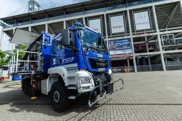 resConEx 2026 am 03.06.2026 im RheinEnergieStadion in Köln Ein Fahrzeug des THW vor dem RheinEnergie Stadion *** resConEx 2026 on 03 06 2026 at the RheinEnergieStadion in Cologne A THW vehicle in front of the RheinEnergie Stadium xJRx