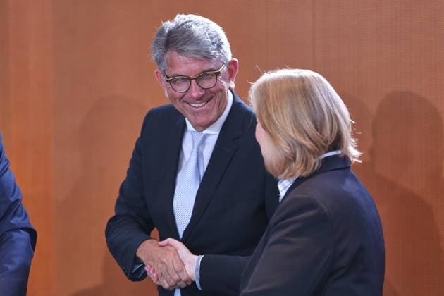 Berlin, Deutschland, 03.06.2026: Bundeskanzleramt: 47. Kabinettssitzung: Wolfram Weimer und Bundesministerin für Arbeit und Soziales Bärbel Bas (SPD) *** Berlin, Germany, 03 06 2026 Federal Chancellery 47 Cabinet meeting Wolfram Weimer and Federal Minister of Labor and Social Affairs Bärbel Bas SPD Copyright: xdtsxNachrichtenagenturx dts_121792