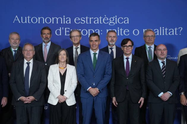 Third day of the 41st Meeting of the Cercle d Economia The President of the Government Pedro Sánchez, the Minister of Industry and Tourism, Jordi Hereu, and the President of the Generalitat de Catalunya, Salvador Illa, during the closing session of the 41st Meeting of the Cercle d Economia, on June 3, 2026, in Barcelona, Catalonia Spain This high-level economic and business forum, held at the Palau de Congressos de Catalunya, features the intervention of the President of the Government, Pedro Sánchez, who addressed the priorities of the economic agenda of the legislature and the position of Spain in the face of the new challenges of the model of competitiveness and autonomy of the European Union The President of the Government Pedro Sánche  Copyright: xDavidxZorrakinox 7568153